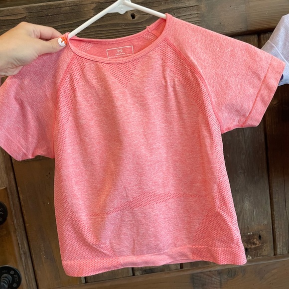 4 athletic waist-length tees - Picture 5 of 10